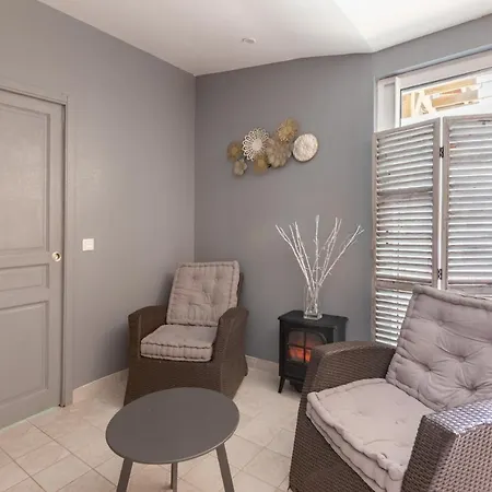 Le Comptoir Des Ecoliers Bed & Breakfast Gémozac