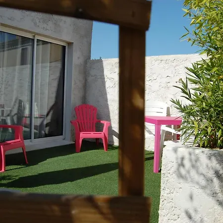 Le Comptoir Des Ecoliers Bed & Breakfast 4*