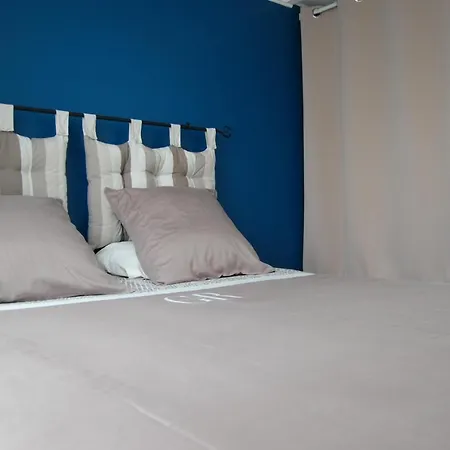 Le Comptoir Des Ecoliers Couette-café Gémozac