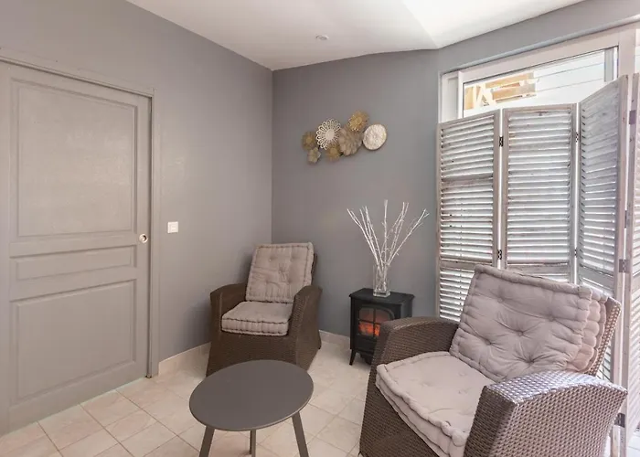 Le Comptoir Des Ecoliers Bed & Breakfast Gemozac