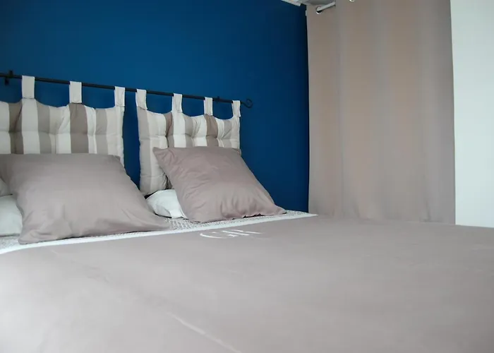 Le Comptoir Des Ecoliers Bed & Breakfast Gemozac